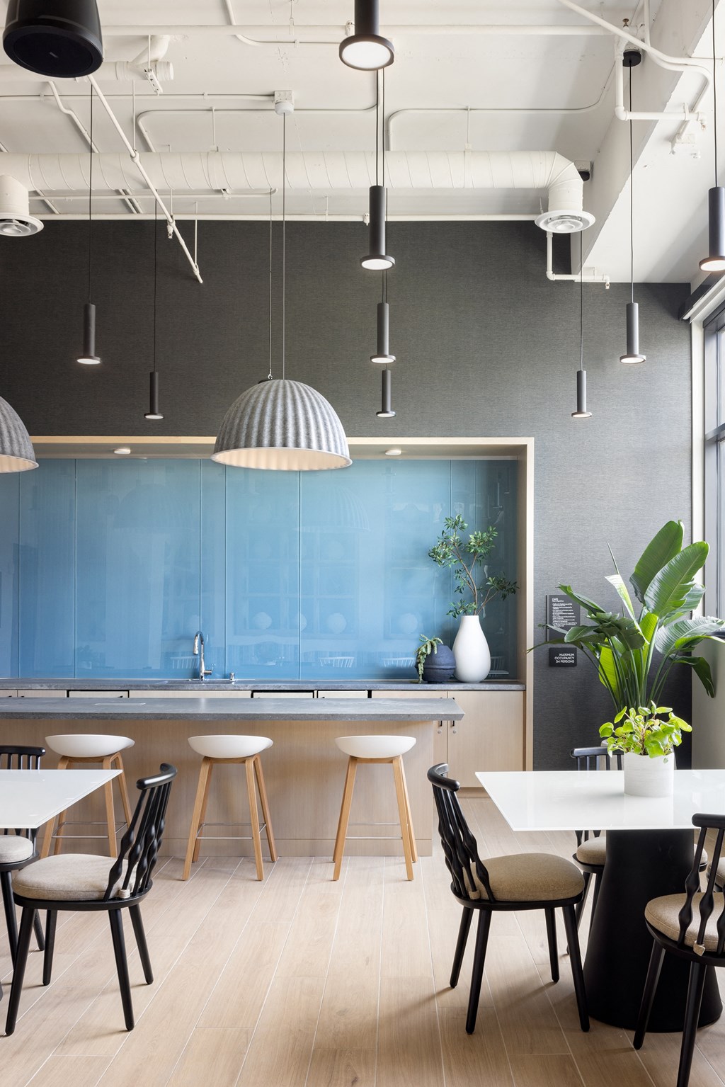 Cozy co-working amenity at Sixth & Jackson apartments in San Jose.