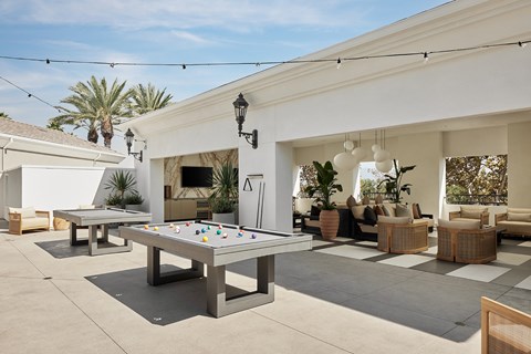 Indoor and outdoor amenities at City Lights at Town Center Apartments in Aliso Viejo