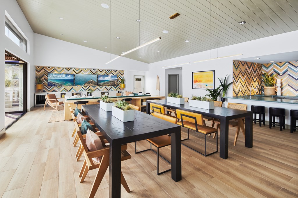 Indoor co-work area with community seating at Seaside at Laguna Heights apartments in Laguna Niguel.