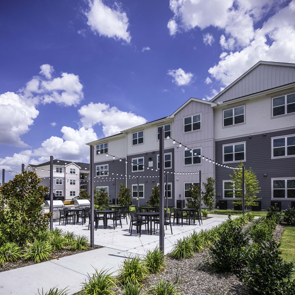 Beckett Cottingham Outdoor Courtyard