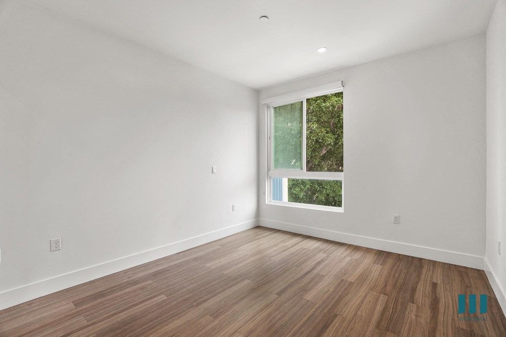 Bedroom with Large Windows,  Recessed Lighting, and Vinyl Flooring