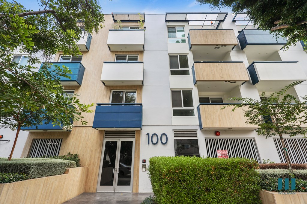 Front Entrance of Orlando on First by Wiseman