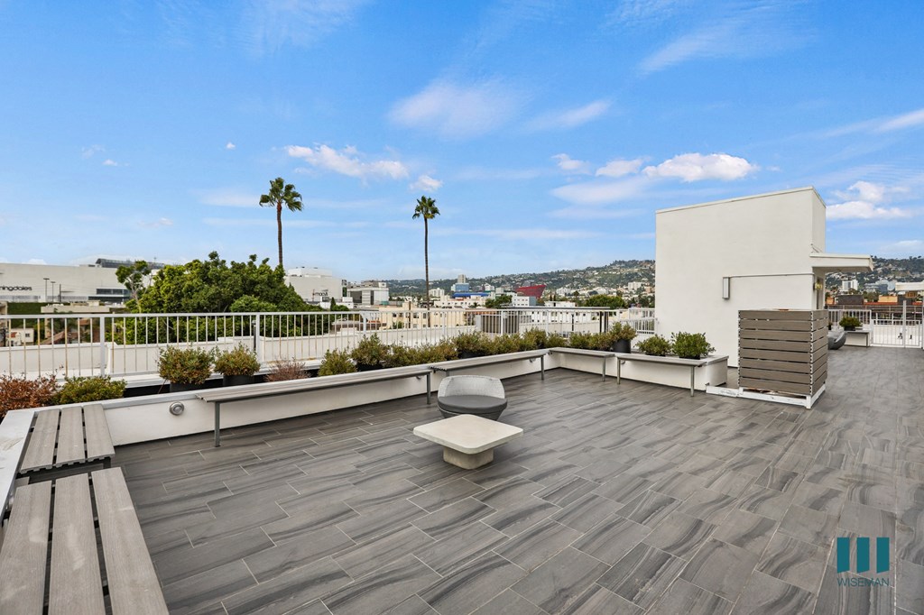 Rooftop Terrace with Entertainment Area