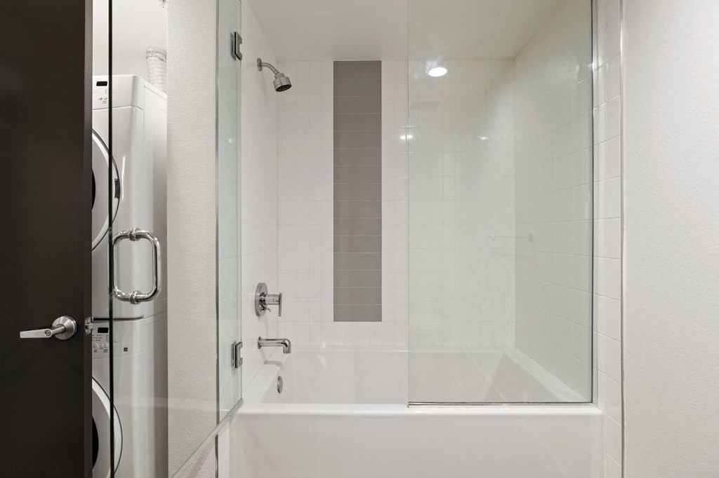 Bathroom with Shower Bath with Glass Door