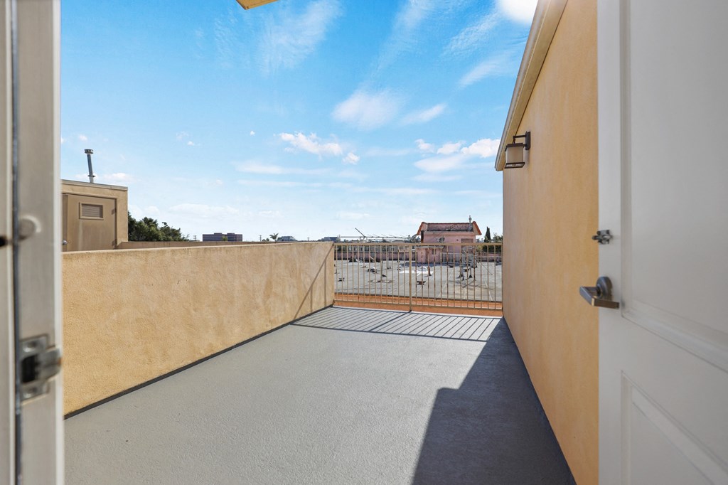 Rooftop Deck of Iowa Homes by Wiseman