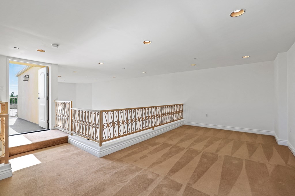 Spacious Loft Space with Patio