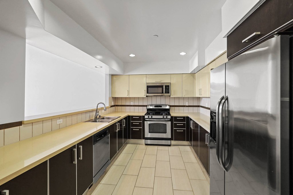 Large-Size Kitchen with Energy-Efficient Appliances