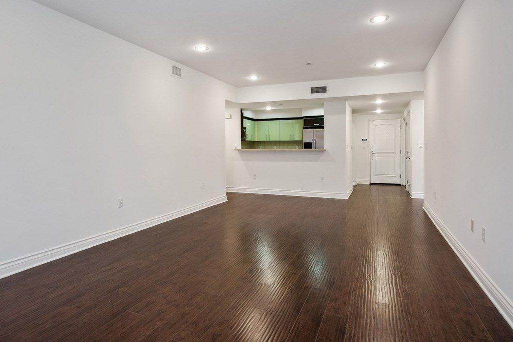 Open-Concept Dining and Kitchen Areas