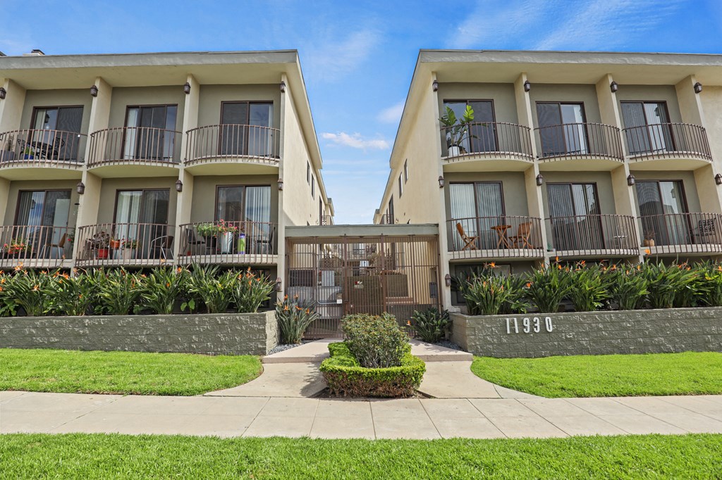 Front Entrance of Gorham Air by Wiseman