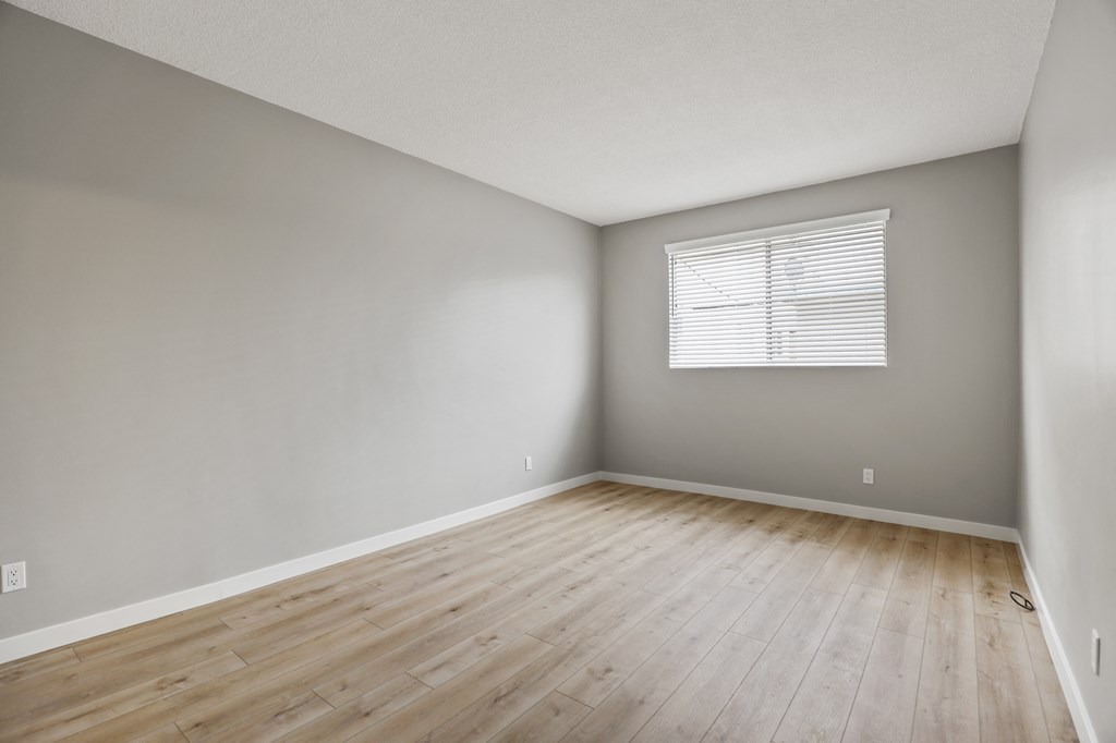 Large-Size Bedroom with Vinyl Flooring and Windows