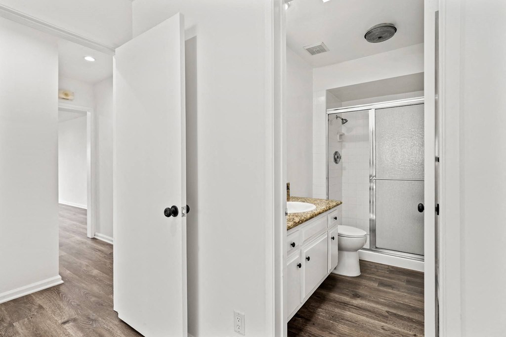 Bedroom with Bathroom with Shower Bath and Glass Door