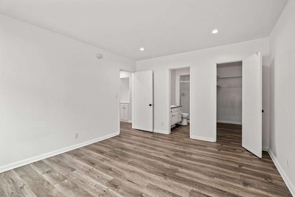 Bedroom with Bathroom and Walk-In Closet