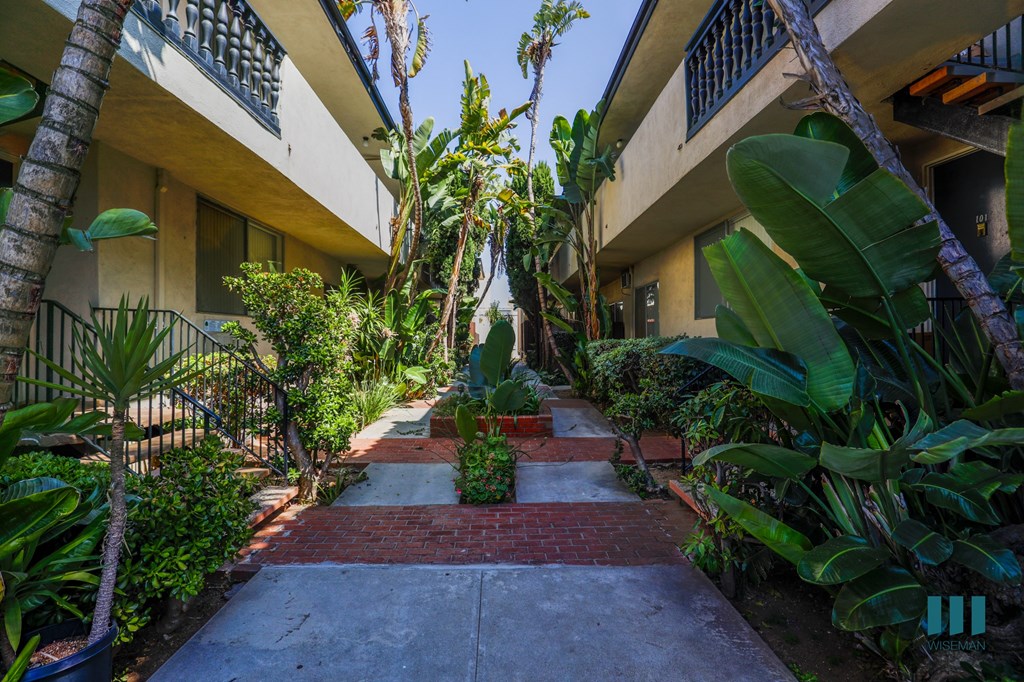 Courtyard Terrace of Kiowa Grand by Wiseman