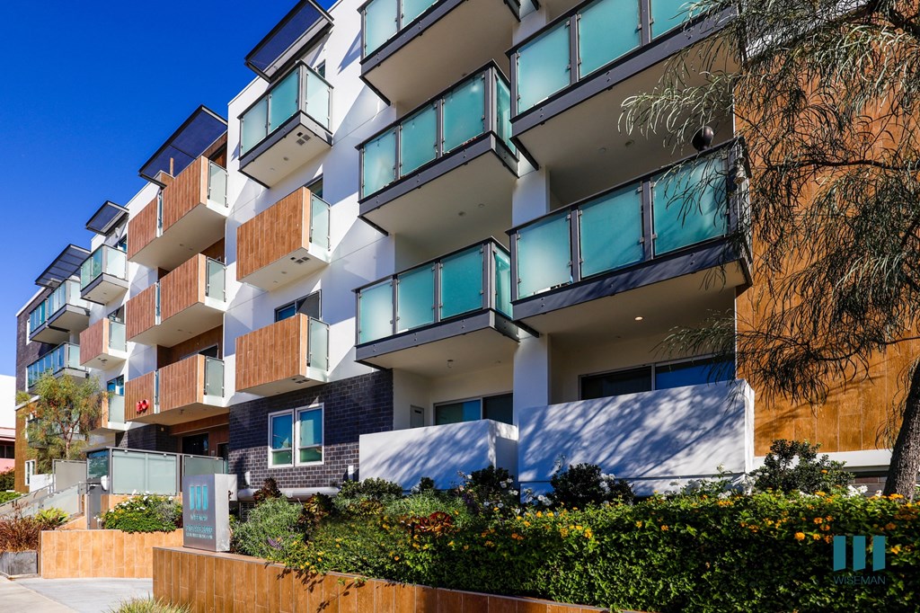 Sidewalk View of Orlando on Third by Wiseman