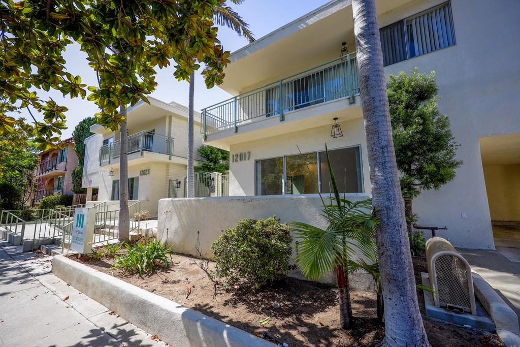 the building in which the apartment is located