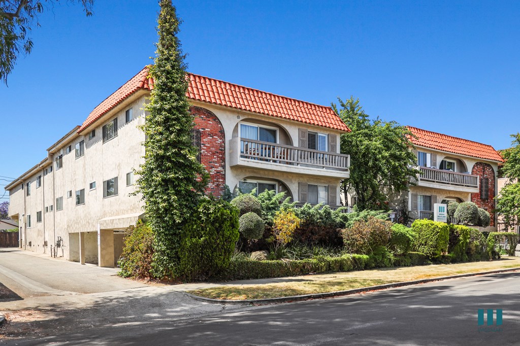 Exterior View of Goshen Bundy by Wiseman