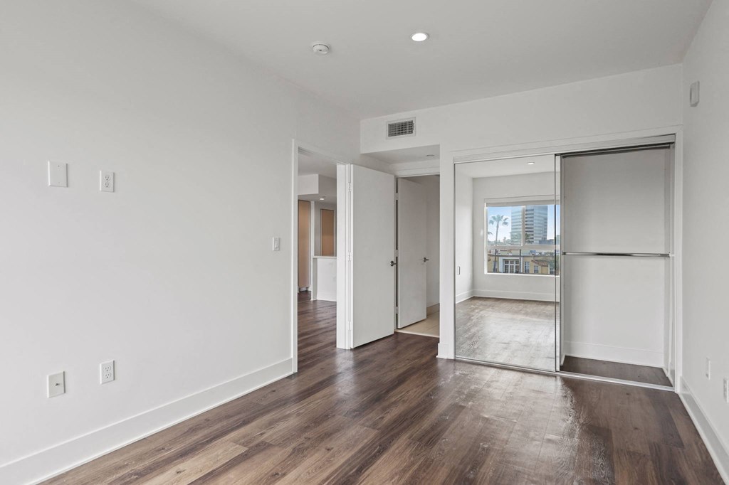 Bedroom with Mirrored Closet, Recessed Lighting, and Vinyl Flooring