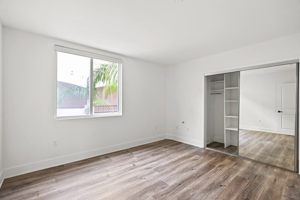 Bedroom with a Mirrored Closet and Windows