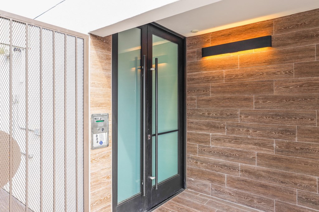 Front Entrance of Kings 126 by Wiseman