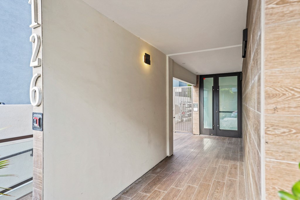 Front Entrance of Kings 126