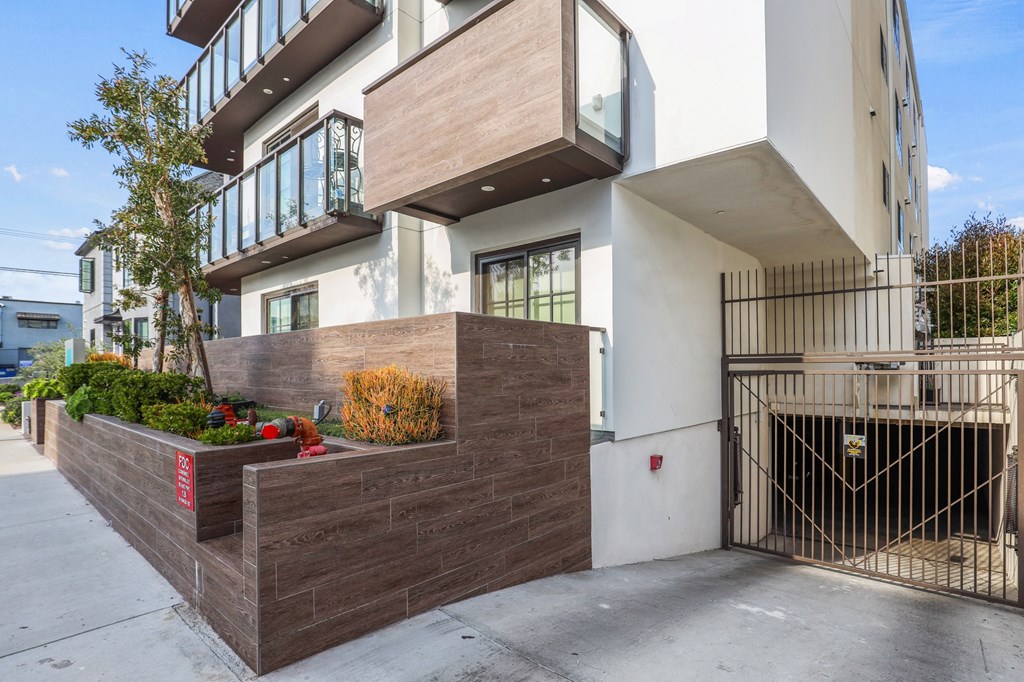Resident Garage of Kings 126 by Wiseman Resident Garage of Kings 126 by Wiseman
