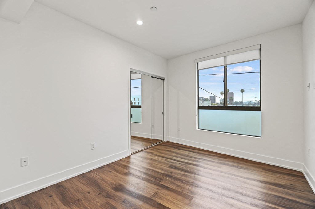 Bedroom with Mirrored Coset, Vinyl Flooring, and Recessed Lighting