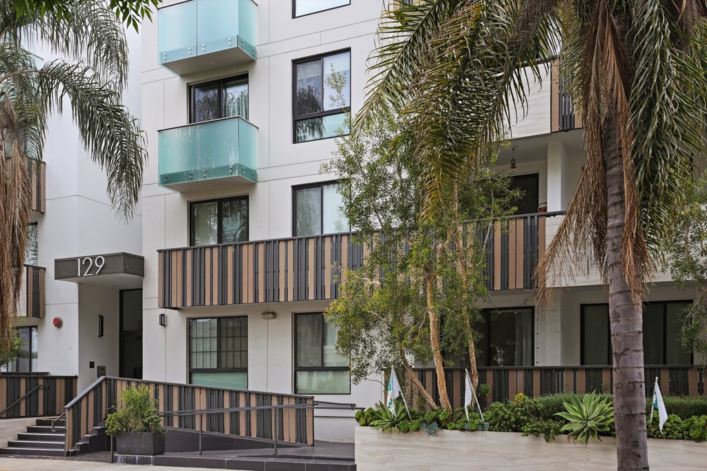 Side View of Kings on Third by Wiseman