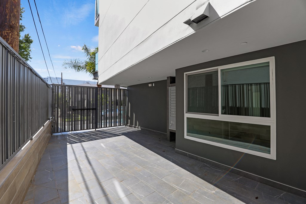 Entrance and Resident Mailbox Area