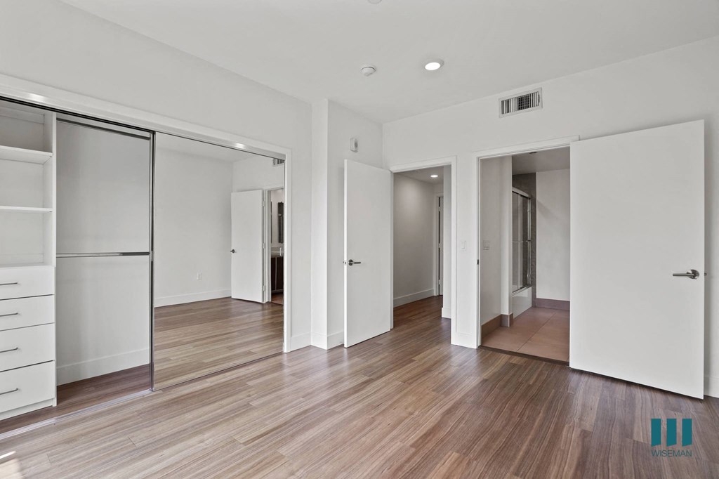 Bedroom with Large-Size Mirrored Closet with Built-In Shelving