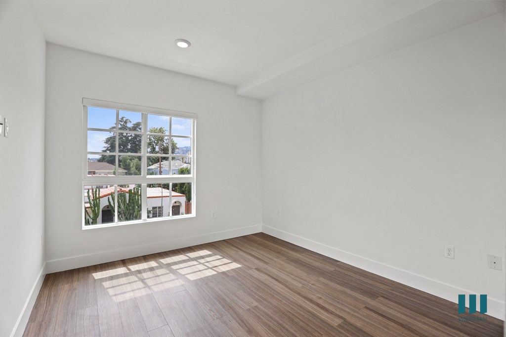Bedroom with Large-Size Windows, Recessed Lighting, and Vinyl Flooring