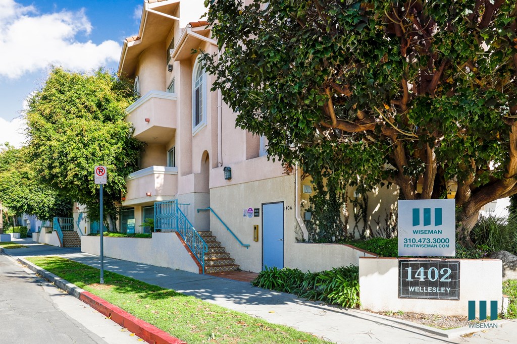 Side View of Wellesley Steps by WIseman