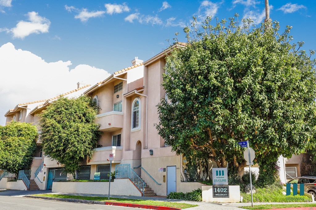 Street View of Wellesley Steps