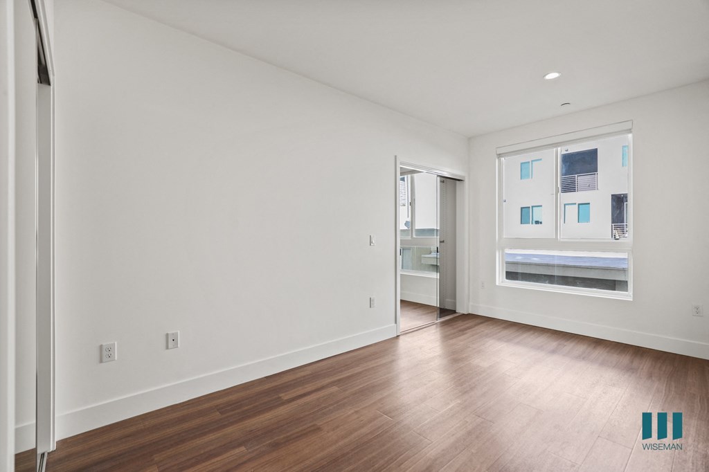 Bedroom with Mirrored Closets and Vinyl Flooring