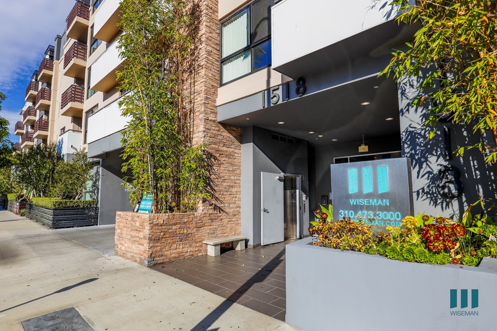 Front Entrance of Santa Monica Federal