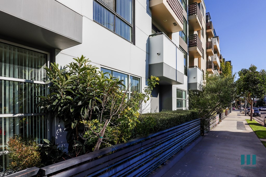 Sidewalk View of Santa Monica Federal by WIseman