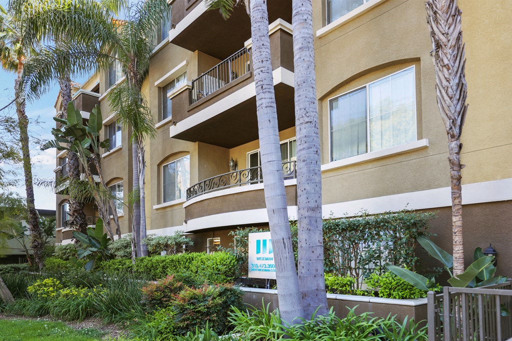 Exterior of Barrington Santa Monica by Wiseman