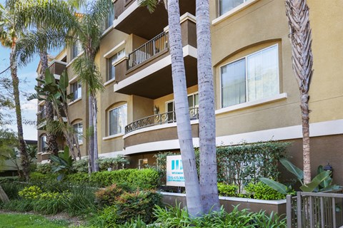 Exterior of Barrington Santa Monica by Wiseman