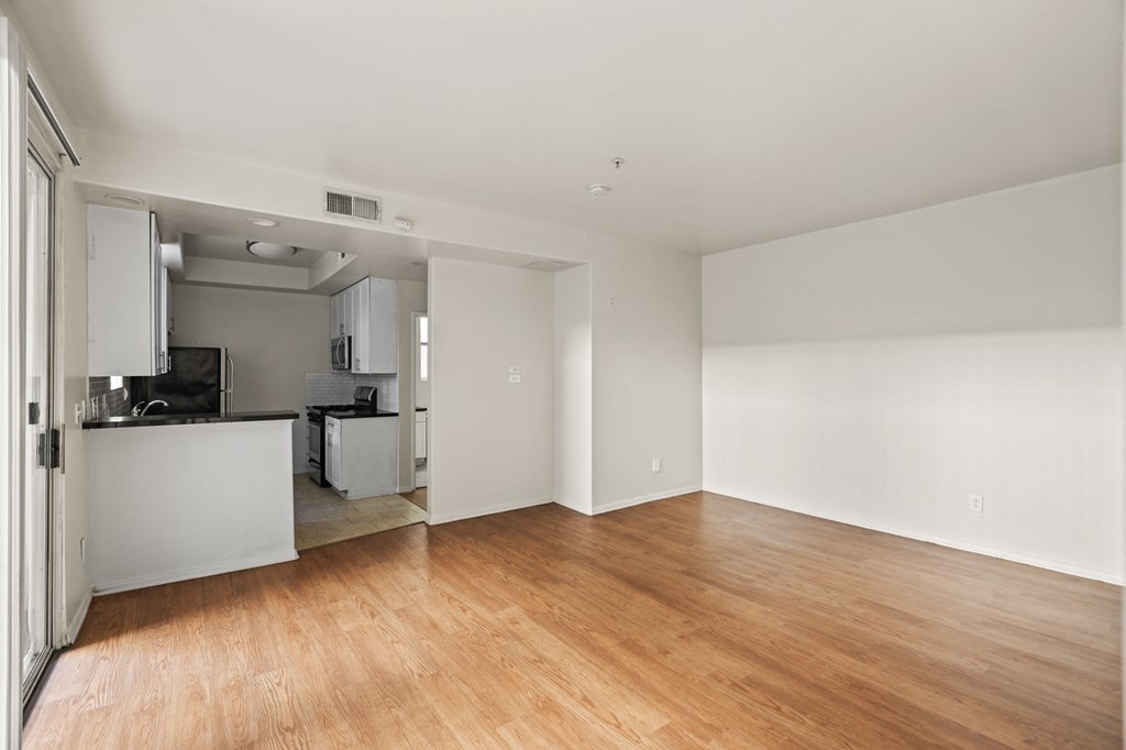 Full-Equipped Kitchen in Studio Apartment