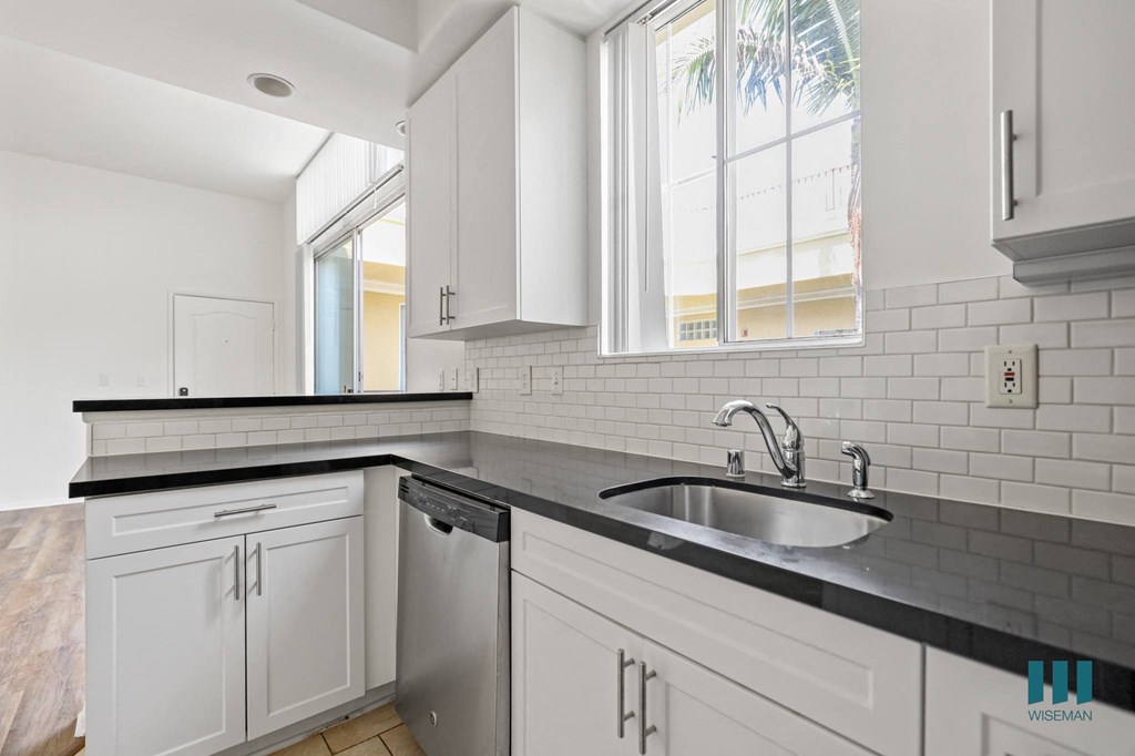 Full-Size Kitchen in Studio Apartment