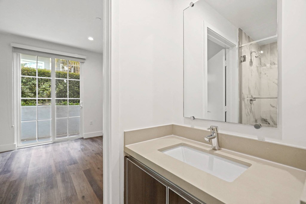 Bedroom with Balcony and Bathroom