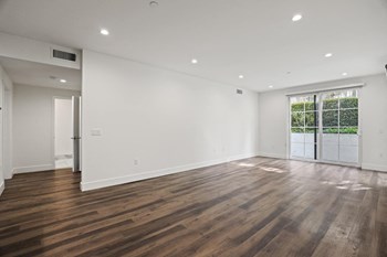 Open-Concept Dining and Living Room Space - Photo Gallery 41