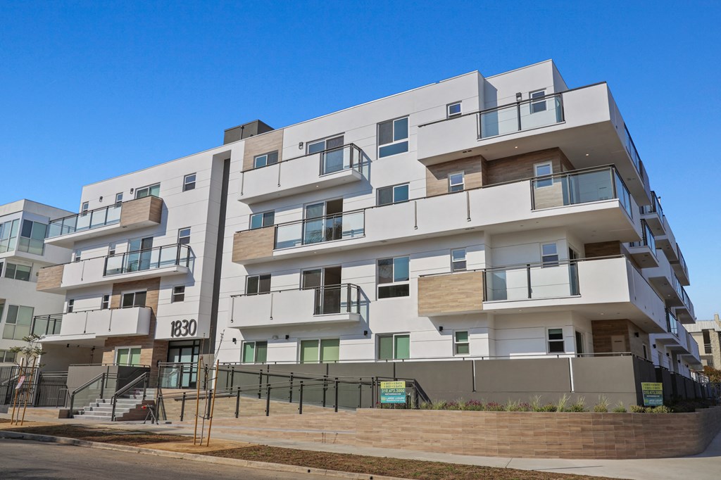 Corner View of Selby Venti by Wiseman