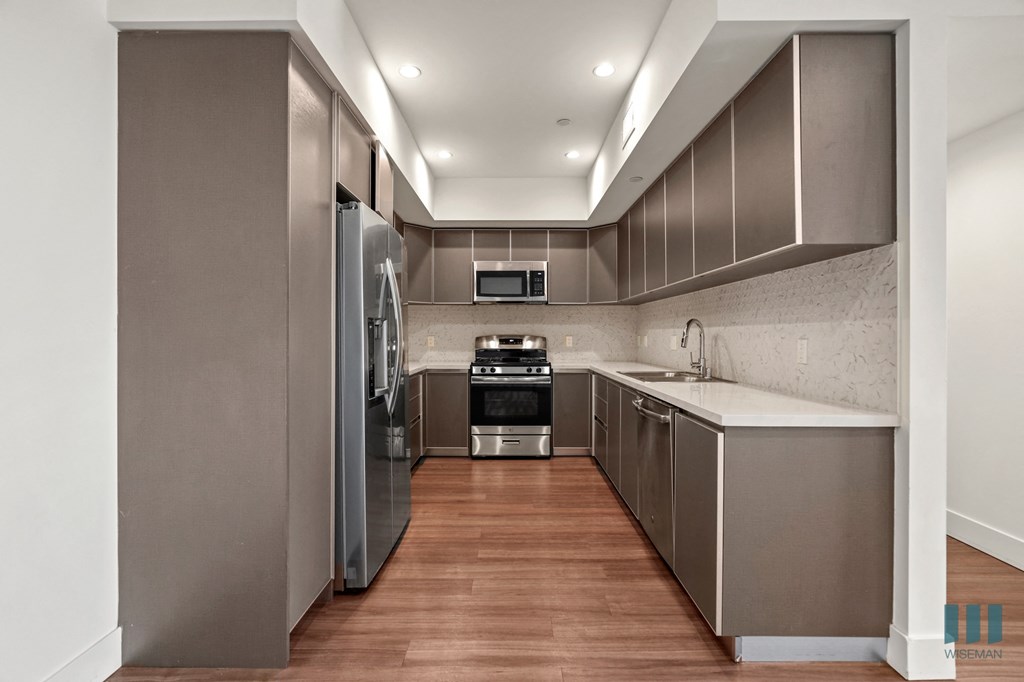 Full-Size Kitchen with Energy-Efficient Appliances and Ample Cabinet Storage