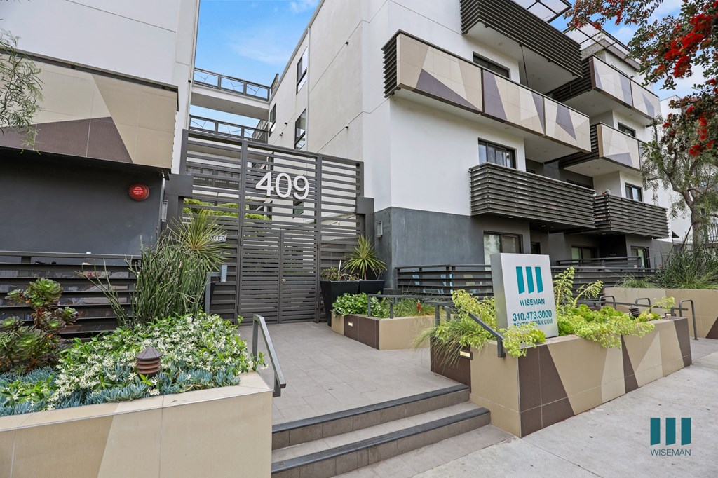 Front Entrance of Hayworth Hyde by Wiseman