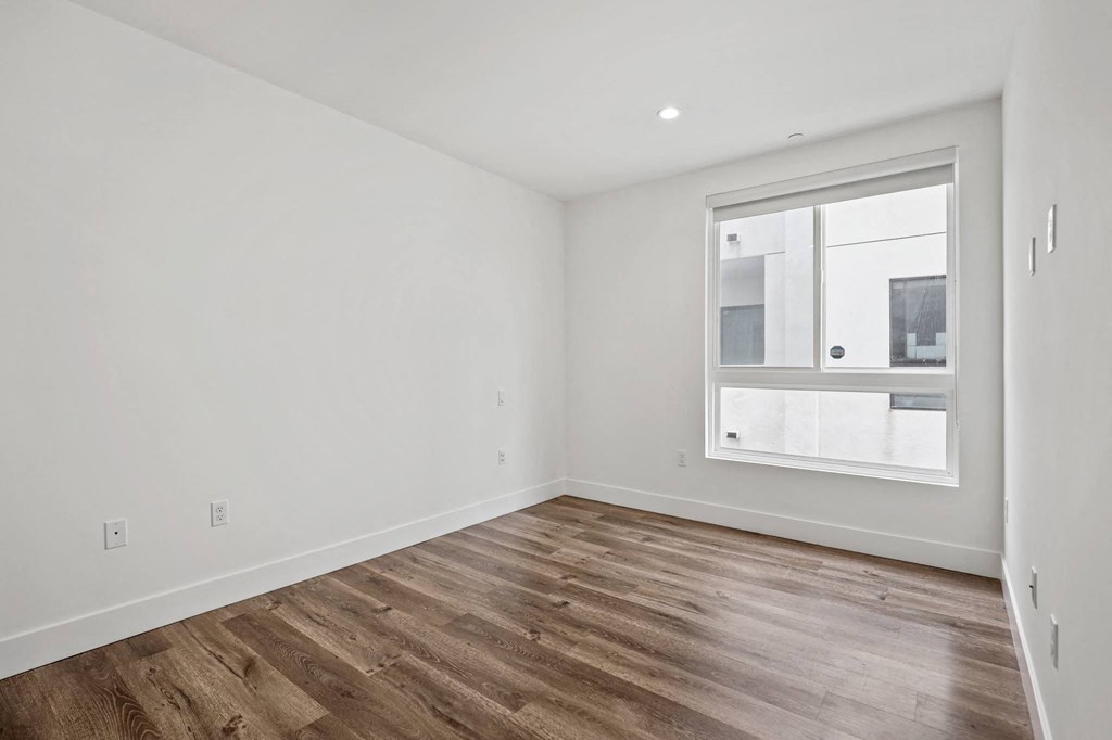 Bedroom with Large Windows,  Recessed Lighting, and Vinyl Flooring