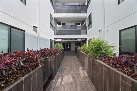 Courtyard of Wilcox Melrose by Wiseman