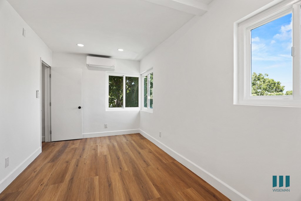 Bedroom with Multiple Windows, Vinyl Flooring, and Recessed Lighting