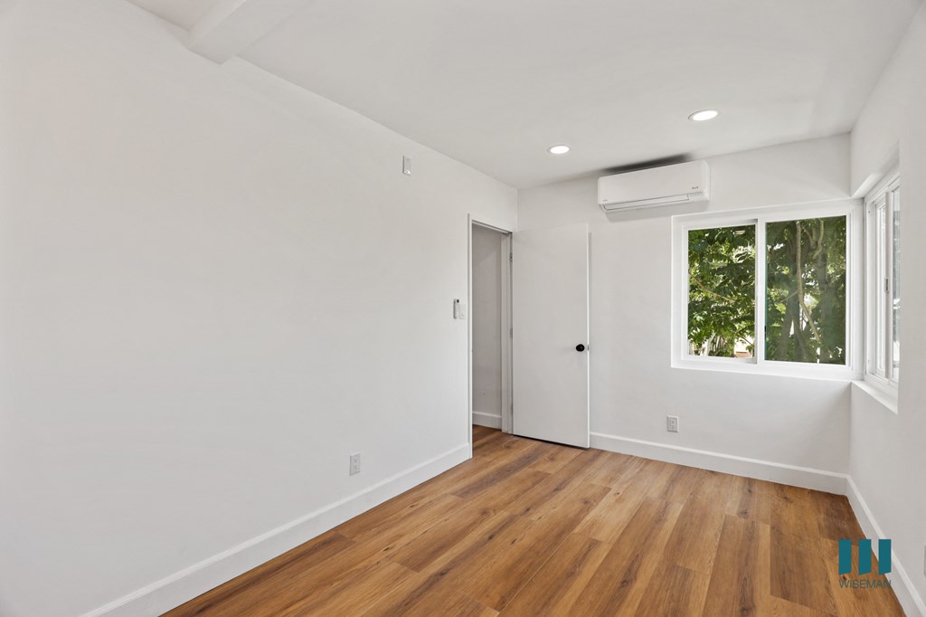 Bedroom with Multiple Windows, Vinyl Flooring, and Recessed Lighting