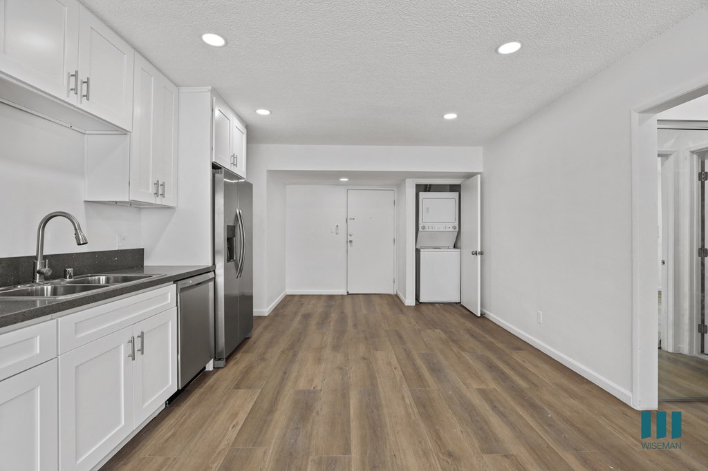 Open-Concept Floor Plan with In-Suite Washer & Dryer