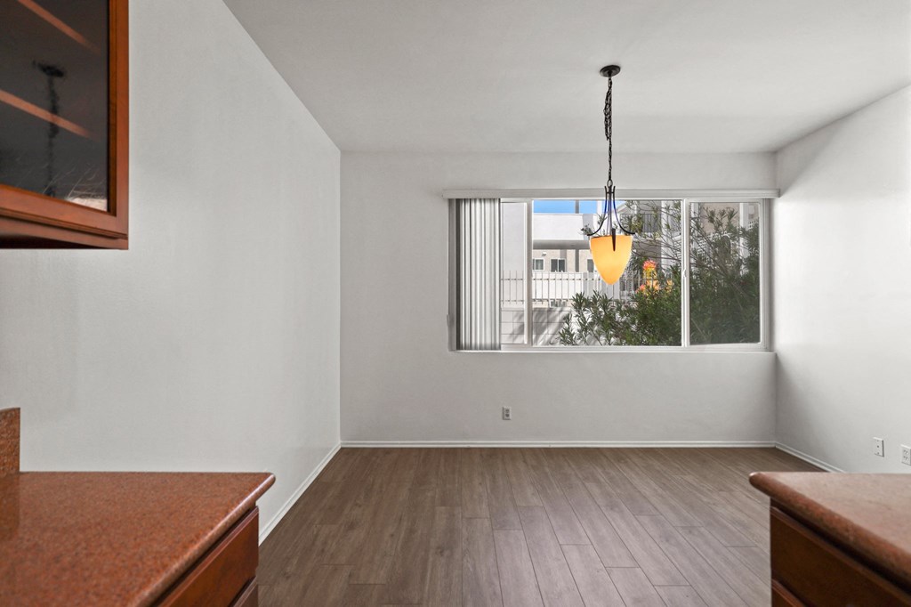 Open-Concept Kitchen and Dining Room